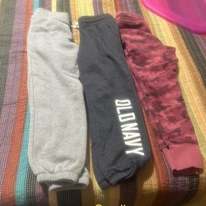 Girls old navy sweat pants size small (6-7)